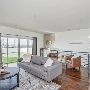 Whiskey House With Rooftop Golf, City Views! 8min To Downtown! Sleeps 9! Holiday home